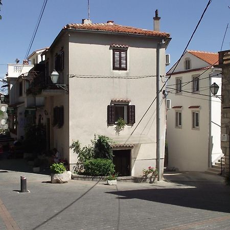 Apartments Dobrinj Buitenkant foto
